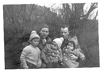 Eltern mit Gerhard,Helga und Willi